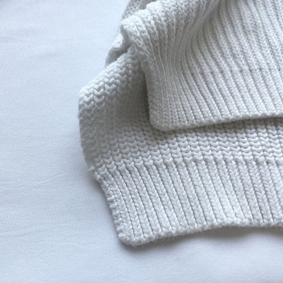 ARITZIA BABATON WHITE V-NECK SWEATER - XS - Picture 9 of 11